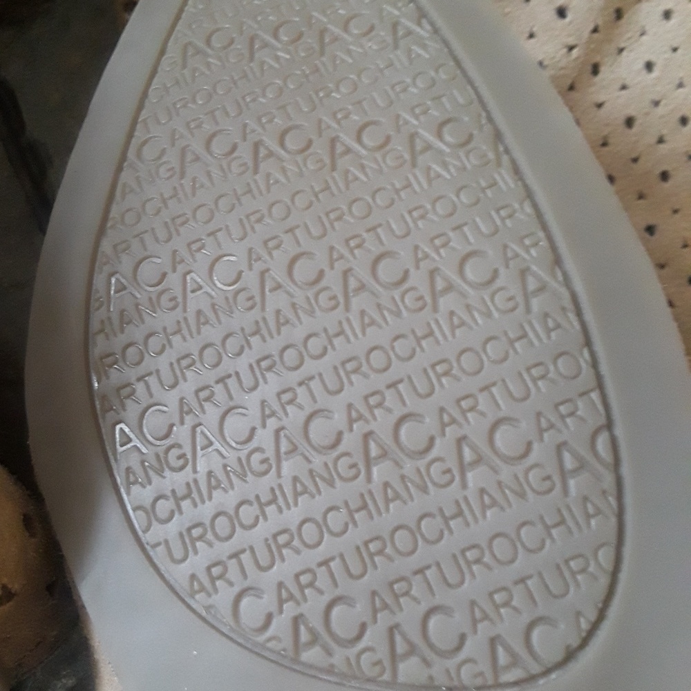 Boots - Picture 3 of 7